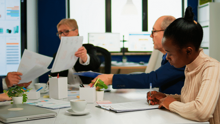 Read more about the article How Gamification Enhances Customer Service Employee Training