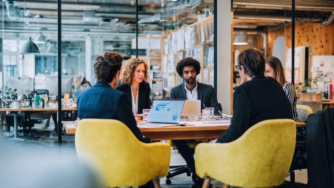 Mobile Learning in Corporate Training | 2025 Guide