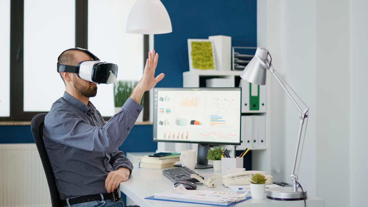 Beyond Textbooks & Videos: 5 Ways AR is Transforming Learning Landscape ...