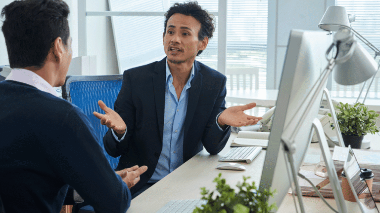 Read more about the article 5 ways to become a better communicator at workplace