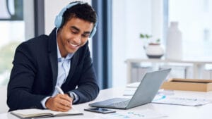 Read more about the article Asynchronous and Synchronous learning – What is the Difference?