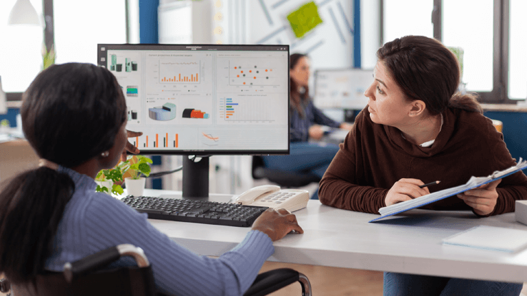 Read more about the article 7 Benefits of Ready-Made eLearning Courses for Fast-Scaling Enterprises