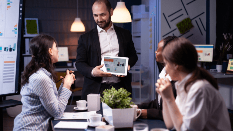 Read more about the article The Sales Readiness Gap: How LXP for Sales Enablement Can Help Close It