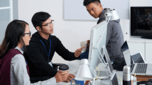 Read more about the article AI-Based Employee Training: From Courses to Continuous Learning