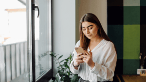Read more about the article WhatsApp and the 30-Second Lesson: Rethinking Video Delivery for Deskless Workforces